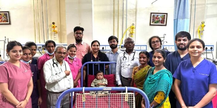 वालावलकर रुग्णालयात २० दिवस बेशुद्ध असलेल्या चिमुकल्याला मिळाले जीवदान !