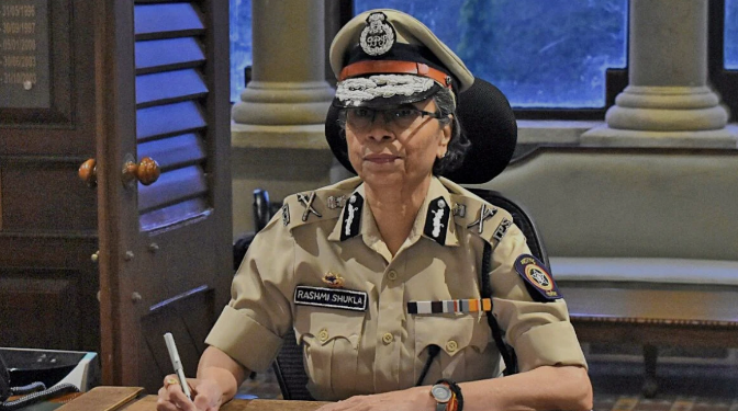 पोलीस महासंचालक रश्मी शुक्ला यांच्या बदलीचे राज्याच्या मुख्य सचिवांना निवडणूक आयोगाने दिले आदेश