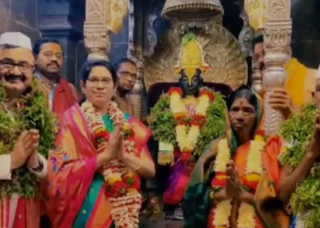 श्री विठ्ठल-रुक्मिणीच्या कार्तिक एकादशीनिमित्त महापूजेचा मान मिळाला वारकरी सगर दाम्पत्याला
