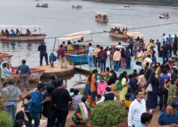 दिवाळीच्या सलग सुट्यांमुळे महाबळेश्वर गुलाबी थंडीत पर्यटकांनी बहरले !