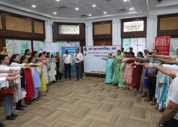 ठाणे महापालिका मुख्यालयात घेण्यात आली मतदानाचा हक्क बजावण्याची सामूहिक शपथ !