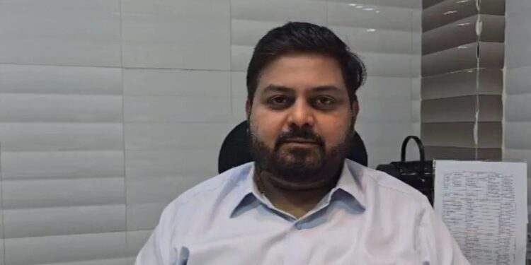 ठाकरे गटाच्या दिपेश म्हात्रे यांनी VVPAT मतमोजणीसाठी भरले लाखो रुपये