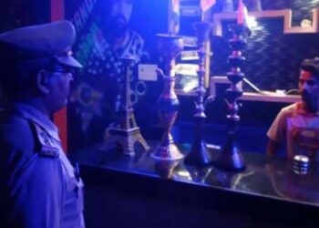पुणे-बंगलोर महामार्गावरील हॉटेल रिपल्स मधील हुक्का पार्लर खंडणी विरोधी पथकाची कारवाई