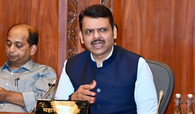 उद्योजकांना परवानग्या मिळणार ऑनलाईन – मुख्यमंत्री देवेंद्र फडणवीस