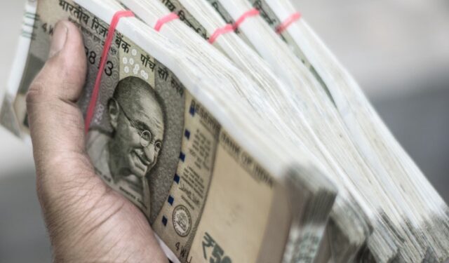 १० पट पैसे देण्याच्या आमिषाने महिलेची फसवणूक, खेळण्याचे पैसे देऊन आरोपी फरार