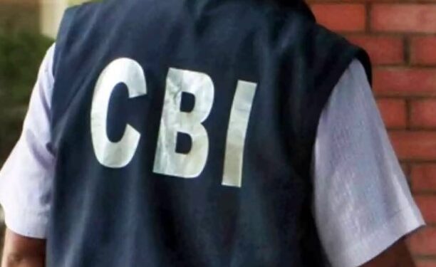 मुंबई-पुण्यात कॉल सेंटरवर सीबीआयचे छापे, चौघांविरुद्ध गुन्हा दाखल