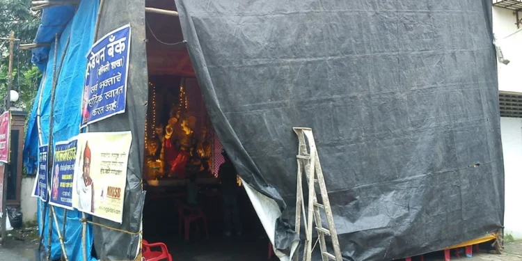 पावसामुळे अनेक गणेशोत्सव मंडळांचे नुकसान, मंडपाच्या ठिकाणी चिखल