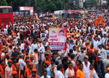 आझाद मैदानात मराठा-ओबीसी बेमुदत आंदोलन, मराठा आंदोलकांची मोठी गर्दी