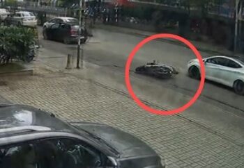 रस्त्यावरील खड्ड्यामुळे ज्येष्ठ नागरिकाने गमावला जीव