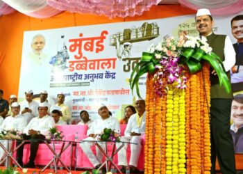 मुंबईच्या डबेवाल्यांना २५ लाखांत ५०० चौरस फुटांचे मिळणार घर- मुख्यमंत्री देवेंद्र फडणवीस यांची घोषणा