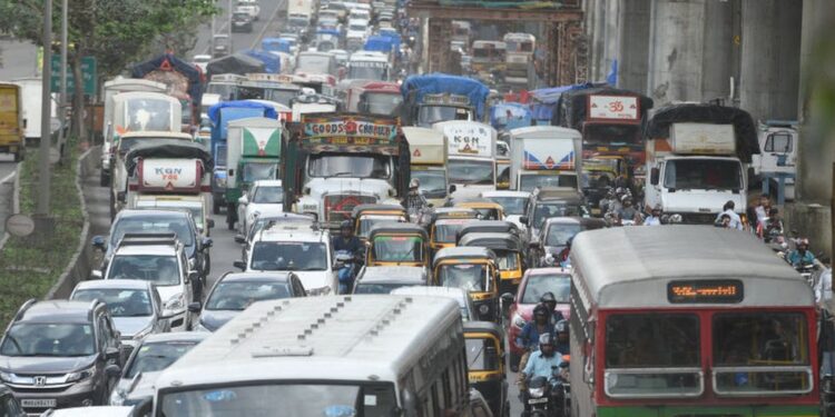 वाहतूक कोंडीमुळे विरारकर त्रस्त, ‘सॅटीस’ प्रकल्प लागू करण्याची नागरिकांची मागणी