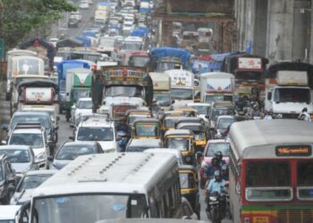 वाहतूक कोंडीमुळे विरारकर त्रस्त, ‘सॅटीस’ प्रकल्प लागू करण्याची नागरिकांची मागणी