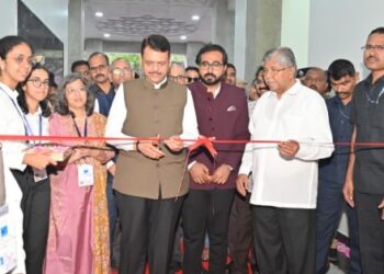 मुख्यमंत्र्यांच्या हस्ते सीओईपी तंत्रज्ञान विद्यापीठाच्या ग्रंथालय व संगणक अभियांत्रिकीच्या नवीन इमारतीचे उद्घाटन