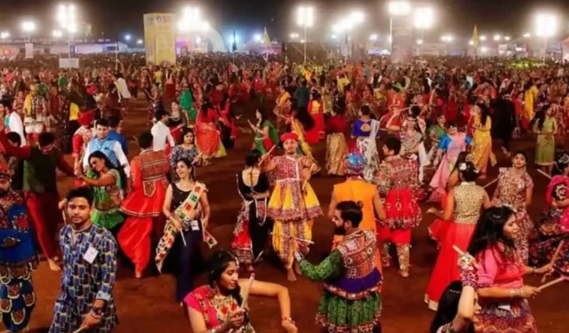 नवरात्रीत गरबा फक्त हिंदूंसाठीच; कार्यक्रमांमध्ये प्रवेशासाठी आधारकार्ड अनिवार्य