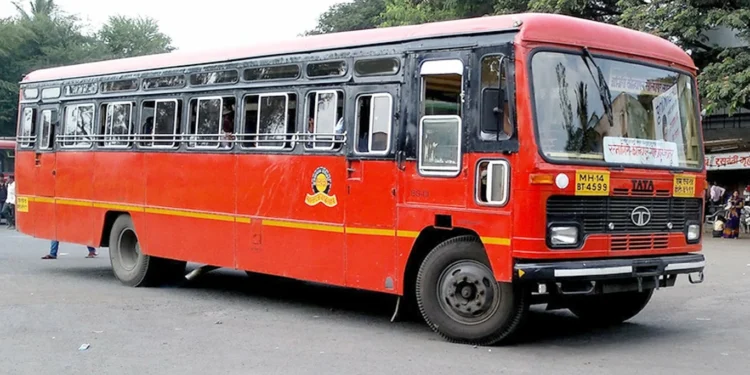 ऐन दिवाळीच्या पार्श्वभूमीवर एसटी कर्मचाऱ्यांचा संपावर जाण्याचा इशारा