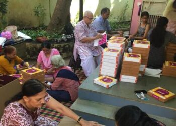 भारतीय जवानांसाठी डोंबिवलीच्या लोकसहभागातून दहा हजार दिवाळी फराळाचे डबे