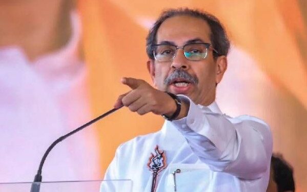 दिवाळीपूर्वी शेतकऱ्यांच्या खात्यात १ लाख रुपये जमा करा, उद्धव ठाकरेंचे मुख्यमंत्री देवेंद्र फडणवीस यांना आव्हान