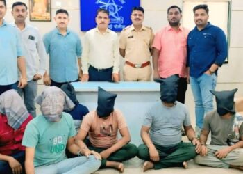 रबाळे पोलीसांची कामगिरी: अमेरिकन डॉलरच्या आमिषाने फसवणूक करणारी टोळी जेरबंद