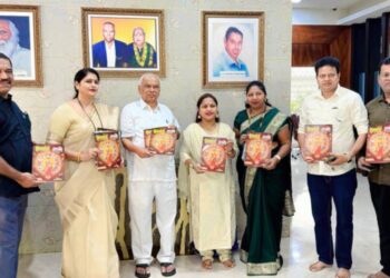 आपला सत्यवार्ता – पनवेल वार्ता दिवाळी विशेषांकाचे लोकनेते रामशेठ ठाकूर यांच्या हस्ते प्रकाशन