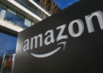 AMAZON कर्मचाऱ्यांना मोठा धक्का; १४००० कर्मचाऱ्यांची नोकरी कपात!