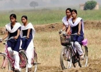 मिरा-भाईंदर शाळांमध्ये ९८३ गरजू विद्यार्थिनींना सायकल वाटप; सरकारचा निर्णय