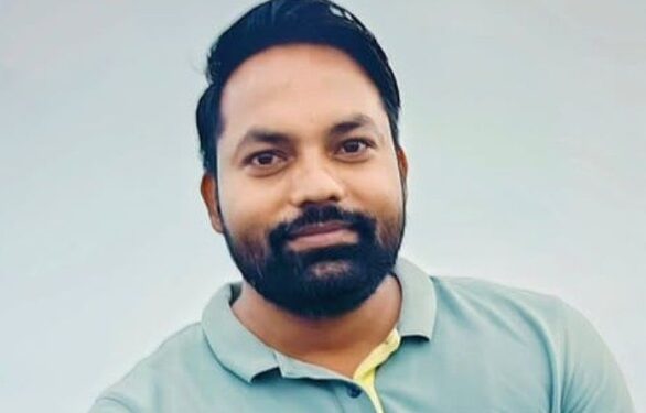 धक्कदायक! क्रिकेट खेळताना तरुणाचा मैदानावरच मृत्यू