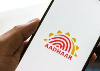 आधारकार्डच्या माध्यमातून दिली जाणारी जन्म प्रमाणपत्रे रद्द करा, राज्य सरकारचा आदेश