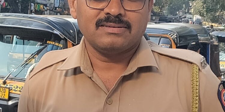 कौतुकास्पद कामगिरी! पोलिसांच्या धाडसामुळे वाचले जखमीचे प्राण