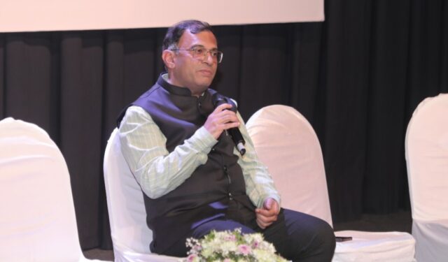 मराठी भाषा ही सतत वाहणारी परंपरा – डॉ.सचिव किरण कुलकर्णी