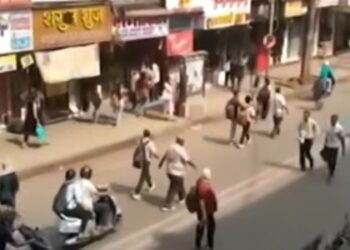 अखेर दादरने घेतला मोकळा श्वास! रेल्वे स्थानक परिसर आता फेरीवालामुक्त