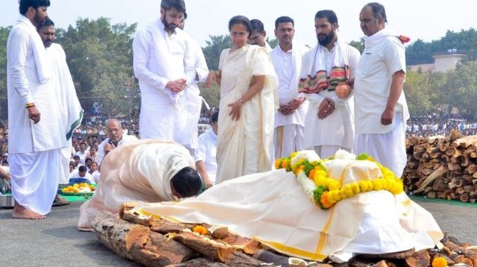 अजित पवारांचे पुढचे कोणतेही विधी होणार नाहीत! पवार कुटुंबीयांनी ३ दिवसांतच उरकले दशक्रिया विधी