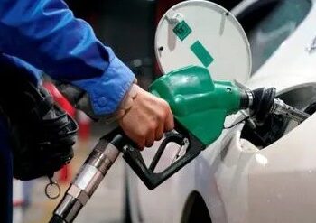 सर्वसामान्यांना मोठा दिलासा! पेट्रोल-डिझेलच्या दरात १० रुपयांची ऐतिहासिक कपात