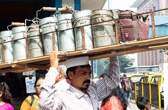 नोकरदारांचे हाल! गॅस टंचाईनंतर आता ‘डबेवाले’ ६ दिवसांच्या सुट्टीवर