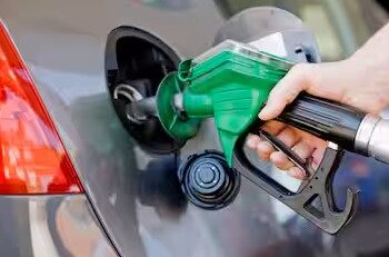 पाकिस्तानात महागाईचा महाभडका; डिझेल ५२० पार, तर पेट्रोलच्या किमतीने गाठला उच्चांक!