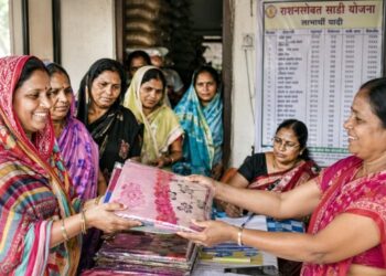 आता रेशनवर धान्यच नाही, साडीही मिळणार! – राज्य सरकारचा ऐतिहासिक निर्णय