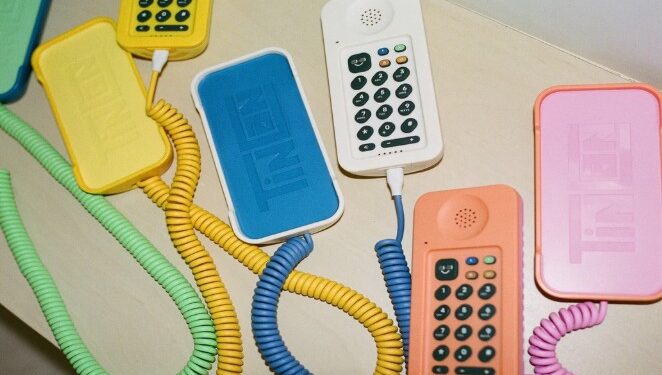 स्मार्टफोनला पर्याय ठरतोय ‘टिन कॅन’; मुलांना स्क्रीनपासून दूर ठेवण्याचा प्रयत्न