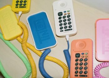 स्मार्टफोनला पर्याय ठरतोय ‘टिन कॅन’; मुलांना स्क्रीनपासून दूर ठेवण्याचा प्रयत्न