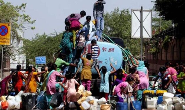 मुंबईवर दुहेरी पाणीसंकट; १० टक्के कपातीनंतर टँकर सेवा बंदची घोषणा!