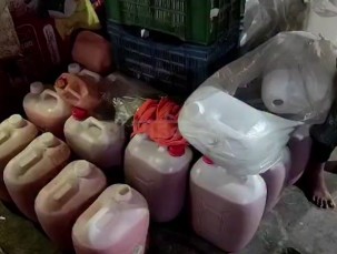 साकीनाक्यात एफडीएची धडक कारवाई; २,५१० लिटर संशयित चिली व सोया सॉस जप्त!