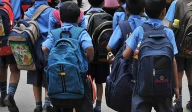 शाळा सुरू, पण दप्तर मिळेना! महापालिकेच्या विद्यार्थ्यांची ऑगस्टपर्यंत प्रतीक्षा