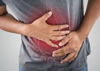 पावसाळ्यात कोणते ५ पदार्थ खाल्ल्याने पोट बिघडते?