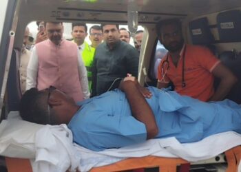 वारीच्या इतिहासात पहिल्यांदाच एअर ॲम्ब्युलन्स; गंभीर भाविकाला सोलापूरला विमानाने हलवले