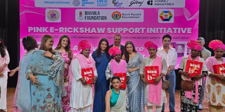 गोदरेज ब्लॉकचा देशव्यापी शुभारंभ; महाराष्ट्रातील ५०० महिलांना पिंक ई-रिक्षा देणार