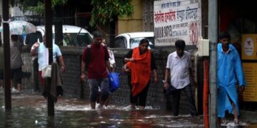 पावसाळ्यात लेप्टोस्पायरोसिसचा वाढता धोका; निष्काळजीपणा पडू शकतो महागात!