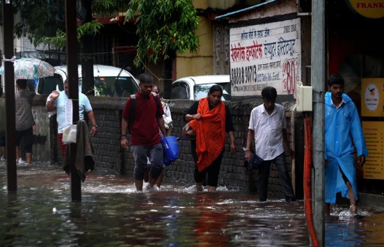 पावसाळ्यात लेप्टोस्पायरोसिसचा वाढता धोका; निष्काळजीपणा पडू शकतो महागात!