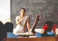 ‘शाळा बंद’ आंदोलन महागात; राज्यातील ८,६०० शिक्षकांचे वेतन कापणार!