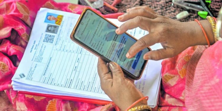 निवडणूक आयोगाचा मोठा निर्णय; मतदार नोंदणीसाठी पालकांचा SIR तपशील अनिवार्य!