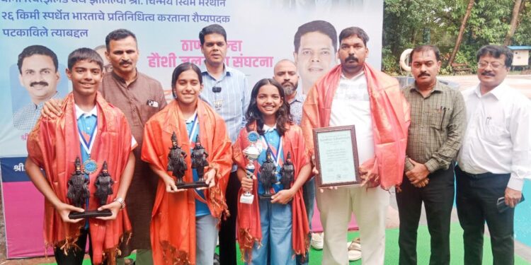 श्री चिन्मय स्विम मॅरेथॉनमध्ये ठाण्याच्या युवा जलतरणपटूंचा इतिहास; भारतीय संघाला प्रथमच रजत पदक