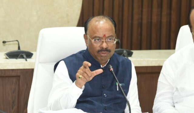 गरजूंसाठी पारदर्शकपणे काम करा; निष्काळजीपणा खपवून घेतला जाणार नाही – महसूल मंत्री चंद्रशेखर बावनकुळे