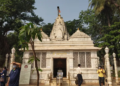 गणेशोत्सवात दादरच्या उद्यान गणेश मंदिराला महापालिकेची नोटीस; अनधिकृत शेड आणि स्टॉल्स हटवण्याचे आदेश